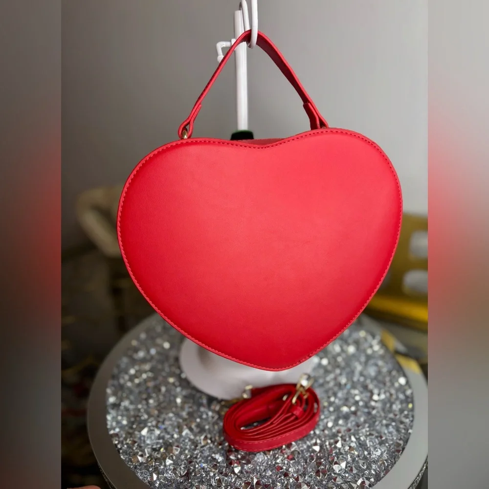 strawberry-shaped crossbody bag NWT - Picture 3 of 8